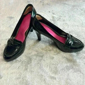 Attention - patent black high (3.5”) heels with  memory foam inserts.